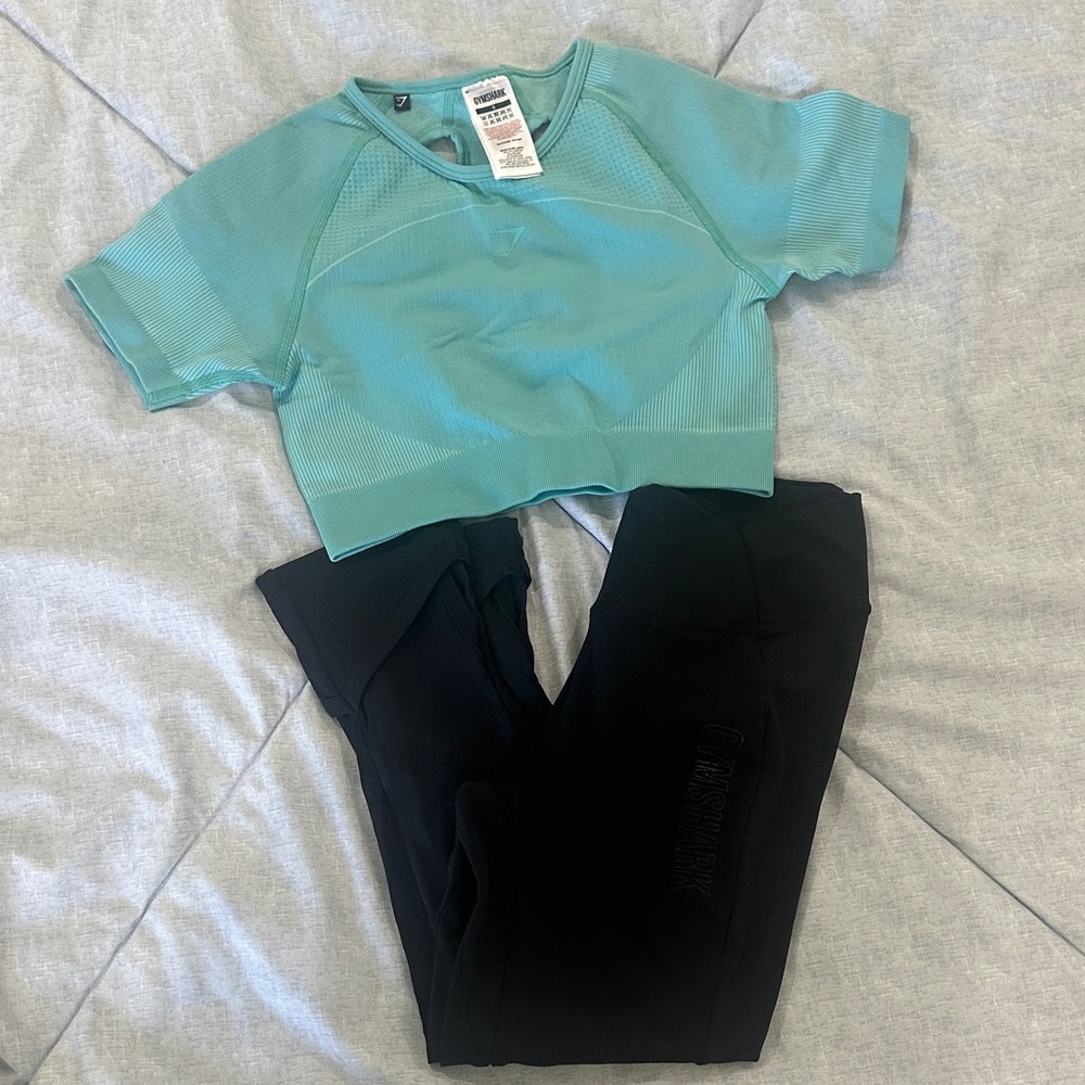Gymshark Teal Sports Bra and Black Leggings Set